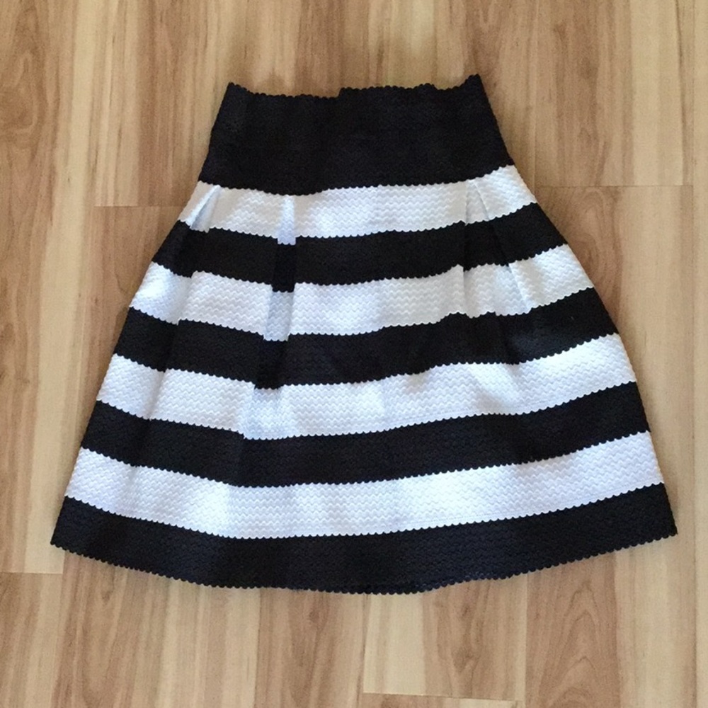 Ann Taylor striped skirt size 00P xxs